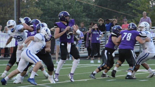 Arkansas high school football scores: Fayetteville edged Rogers 47-42 in a Class 7A-West Arkansas football shootout on September 29, 2023.